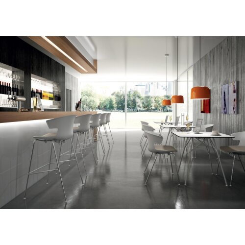 Design Barhocker, Stahlrohrgestell: Chrom, Kunststoffschale: Weiss, Polsterung: ohne Polster