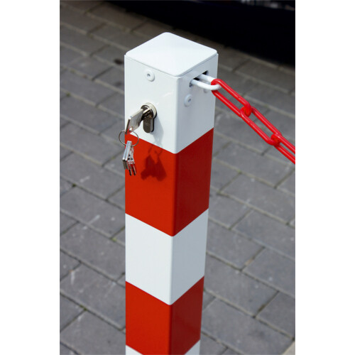 Sperrkettenpfosten Bollard 70 x 70 mm Befestigung zum Aufdübeln  Öse eine zusätzliche Öse (180°) (als Mittelpfosten mit insgesamt 2 Ösen)  Pfosten Farbe weiß mit 3 rot reflektierenden Leuchtstreifen