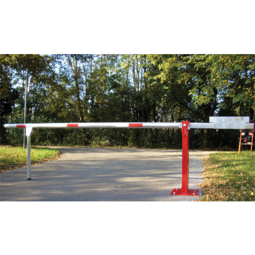 Wegeschranke mit Gegengewicht und Pendelstütze Hauptstütze Befestigung zum Aufdübeln  Hauptstütze Schließung für Vorhangschloss vorgerüstet  Typbreite (=Sperrbalkenlänge) 5000