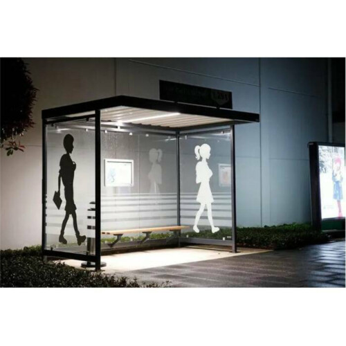Raucherunterstand Modell K2 c/b Anlieferung und Montage Bausatz - Selbstabladung  Beleuchtung ohne  Seitenwände und Rückwand/Dekor/Sichtschutz mit Glasdekor / Siebdruck - Farbe RAL 9010 reinweiß (ähnlich)
