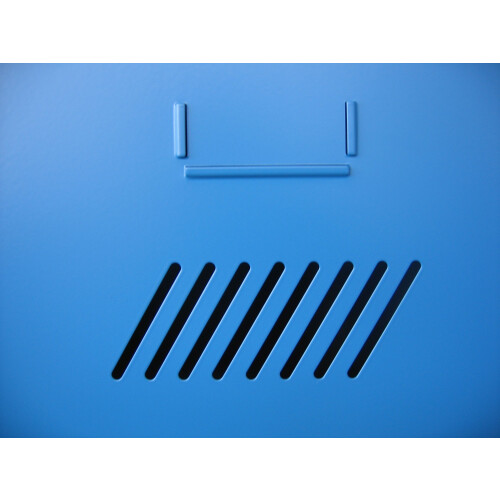 Umkleideschrank 3 Abteile, Abteilbreite 300mm, auf Sockel,Korpus: Lichtgrau, Türen: Resedagrün, Drehriegel