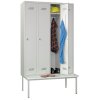Umkleideschrank 4 Abteile, Abteilbreite 300mm, auf Unterbausitzbank,Korpus: Lichtgrau, Türen: Himmelblau, Zylinderschloss