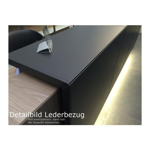 Empfangstheke mit Beratungsanbau, Breite/ Lage Anbau: 286 cm / links, Korpus: Weiss, Ablage: dunkelgrau RAL 7022 lackiert