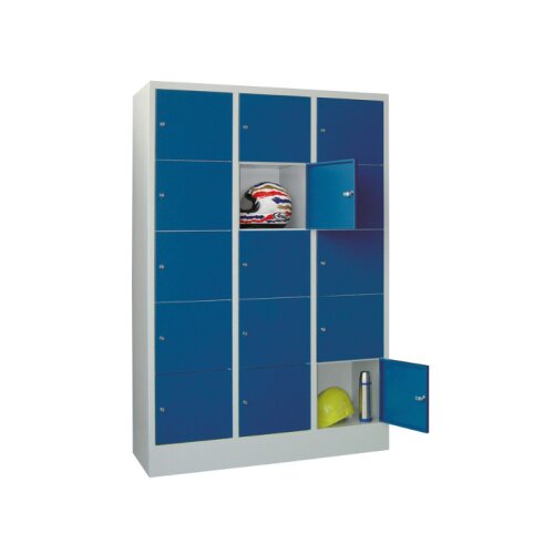 Schliessfachschrank 15 Fächer, Abteilbreite 400mm, auf Sockel