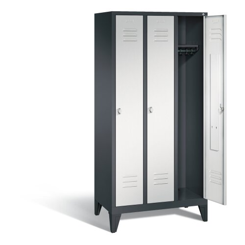 Spind Classic auf Füßen, 3 Abteile, Abteilbreite 300mm,Farbe Korpus: Schwarzgrau, Farbe Front: Lichtgrau