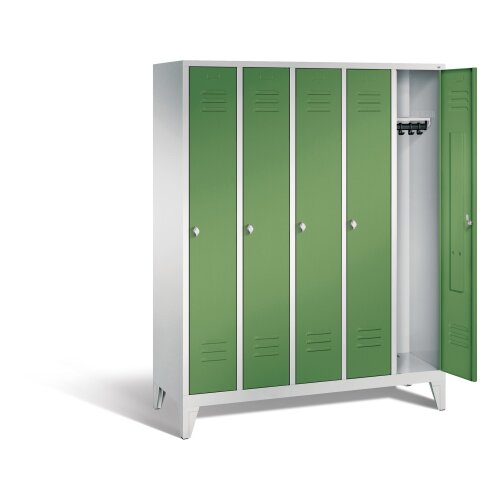 Spind Classic auf Füßen, 5 Abteile, Abteilbreite 300mm, Farbe Korpus: Lichtgrau, Farbe Front: Resedagrün