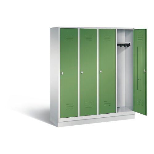 Spind Classic auf Sockel, 4 Abteile, Abteilbreite 400mm, Farbe Korpus: Lichtgrau, Farbe Front: Resedagrün