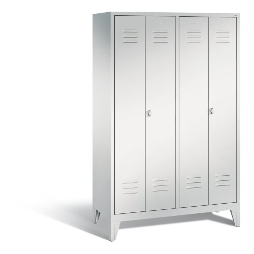 Spind Classic mittig schliessend auf Füßen, 4 Abteile für 2 Personen, Abteilbreite 300mm, Farbe Korpus: Lichtgrau, Farbe Front: Lichtgrau