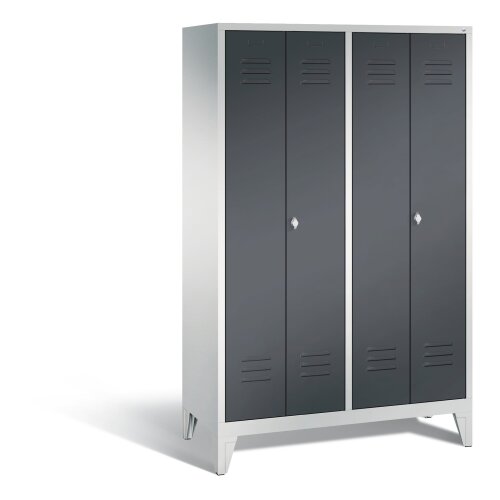 Spind Classic mittig schliessend auf Füßen, 4 Abteile für 2 Personen, Abteilbreite 300mm, Farbe Korpus: Lichtgrau, Farbe Front: Schwarzgrau