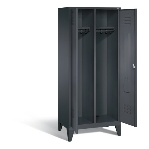 Spind Classic mittig schliessend auf Füßen, 2 Abteile für 1 Person, Abteilbreite 400mm, Farbe Korpus: Schwarzgrau, Farbe Front: Schwarzgrau